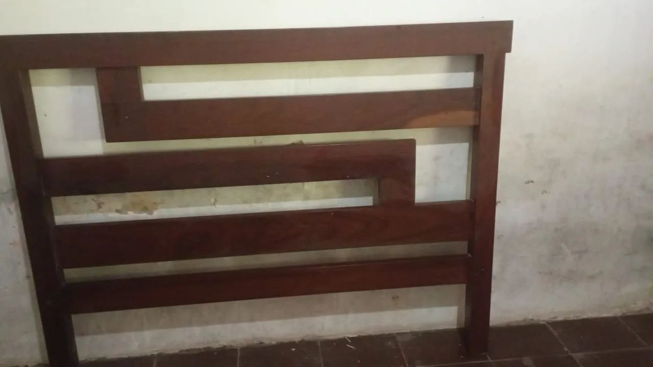 Vendo cama de casal madeira maciça ( motivo, viagem)
