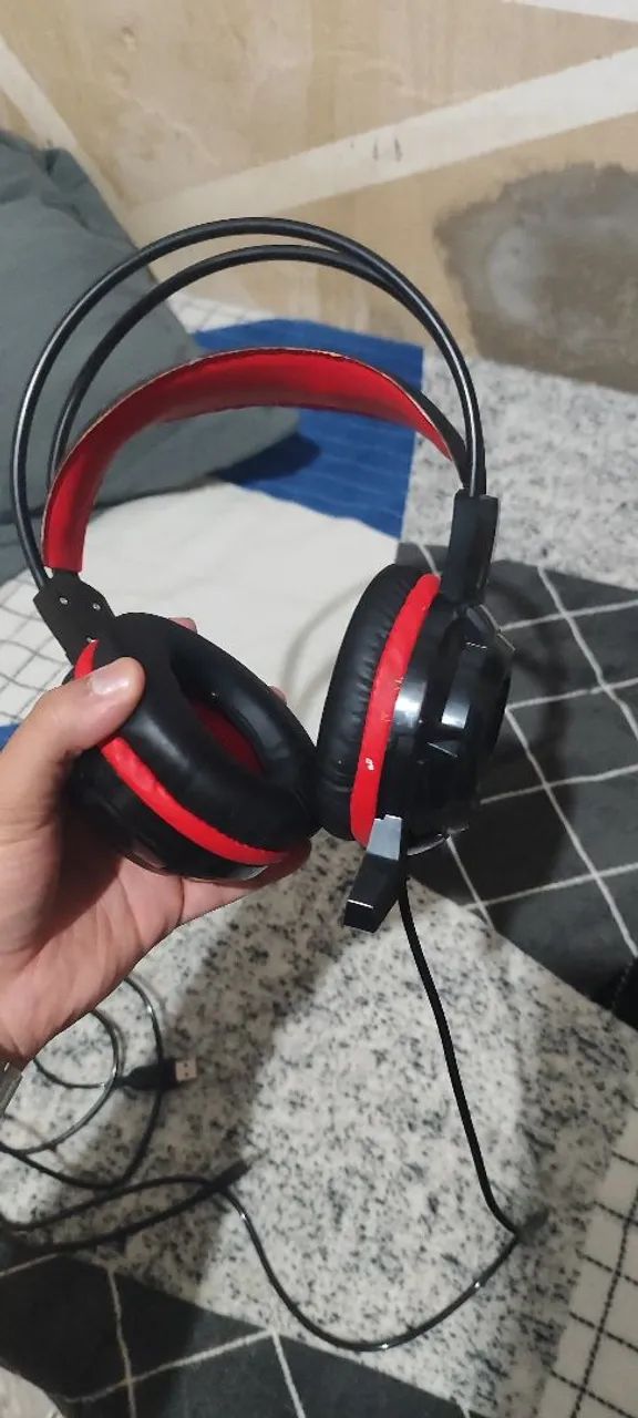 Vendo Headset Gamer vermelho e preto com microfone e entradas USB e p3. - Foto 2