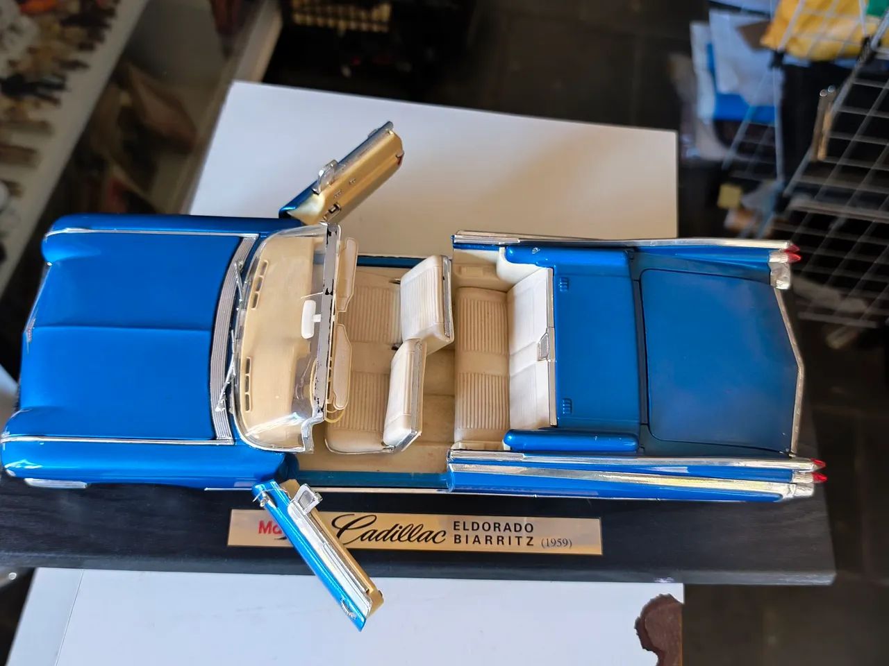 Carrinho miniatura Cadillac Eldorado 1959 1:18 - Foto 3