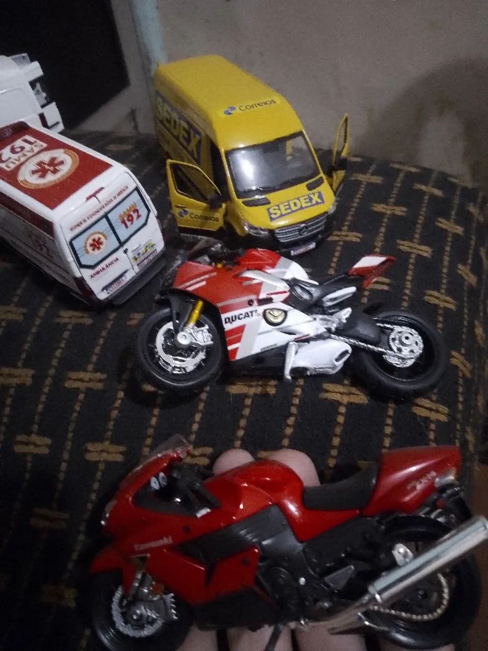 Miniaturas  15,00 cada, novos