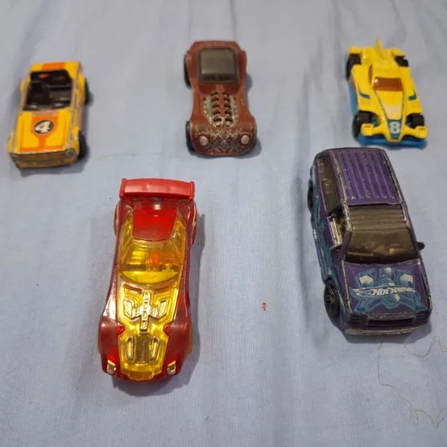 Lote com 5 Carrinhos Hot Wheels 