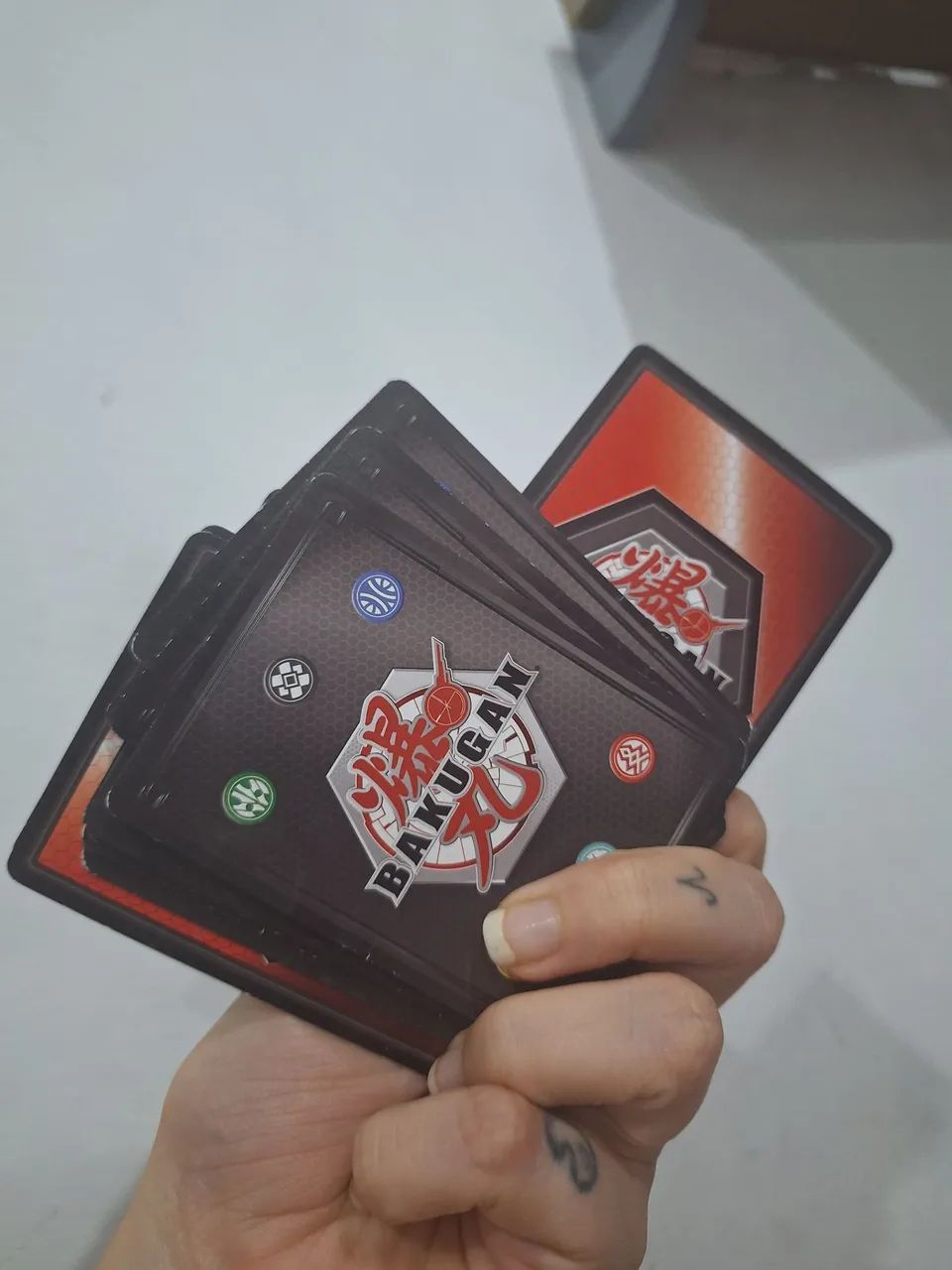 Combo cards bakugan antigos - Foto 2
