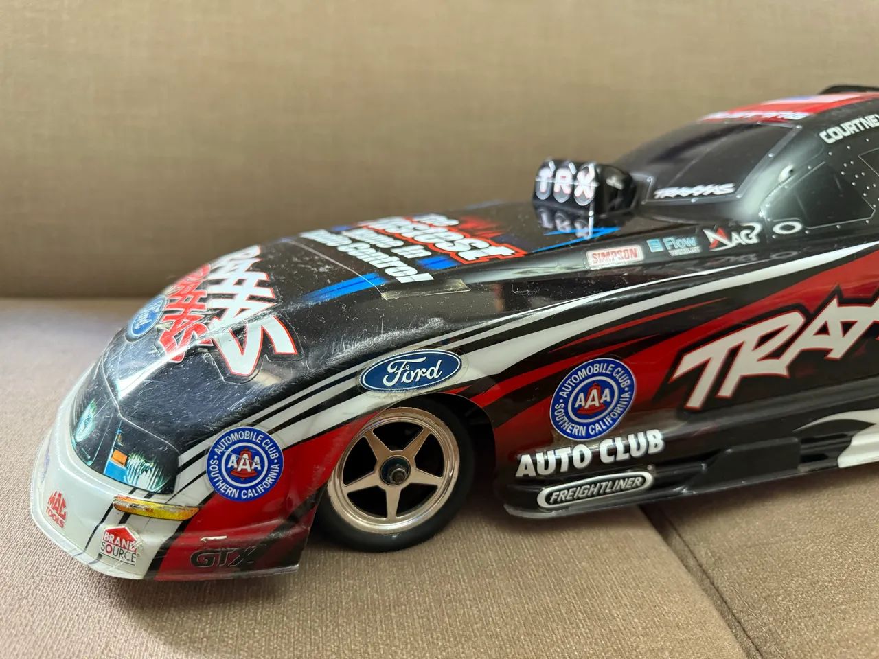 Automodelo Traxxas impecável super rápido  - Foto 3