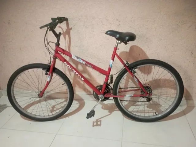 Vendo bicicleta aro 26 com marchas  - Foto 4