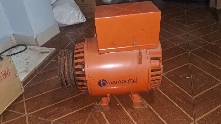 Gerador Bambozzi 12,5 kVA Trifásico 127/220V 1800RPM Seminovo