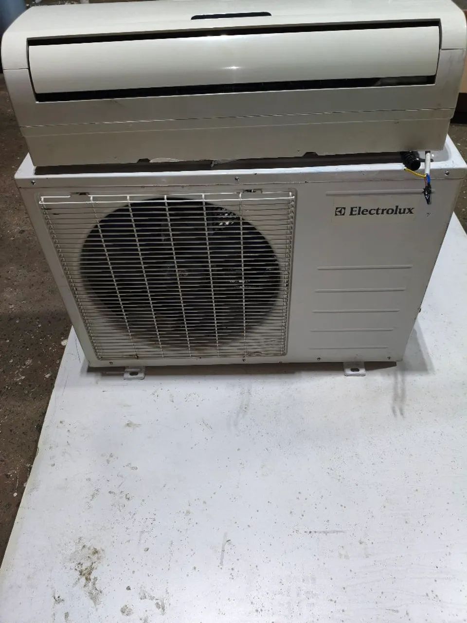 Split 9.000 BTUs Electrolux funcionando perfeitamente.
