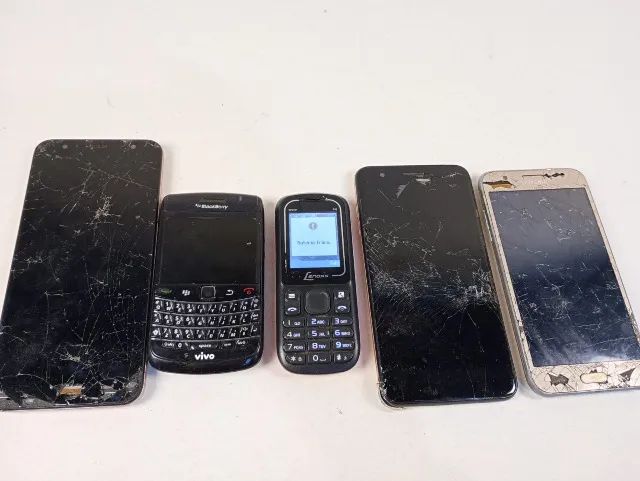 Lote 5 Celulares Smartphones Sucata Para Peças Dá Sinal De Vida - Foto 3