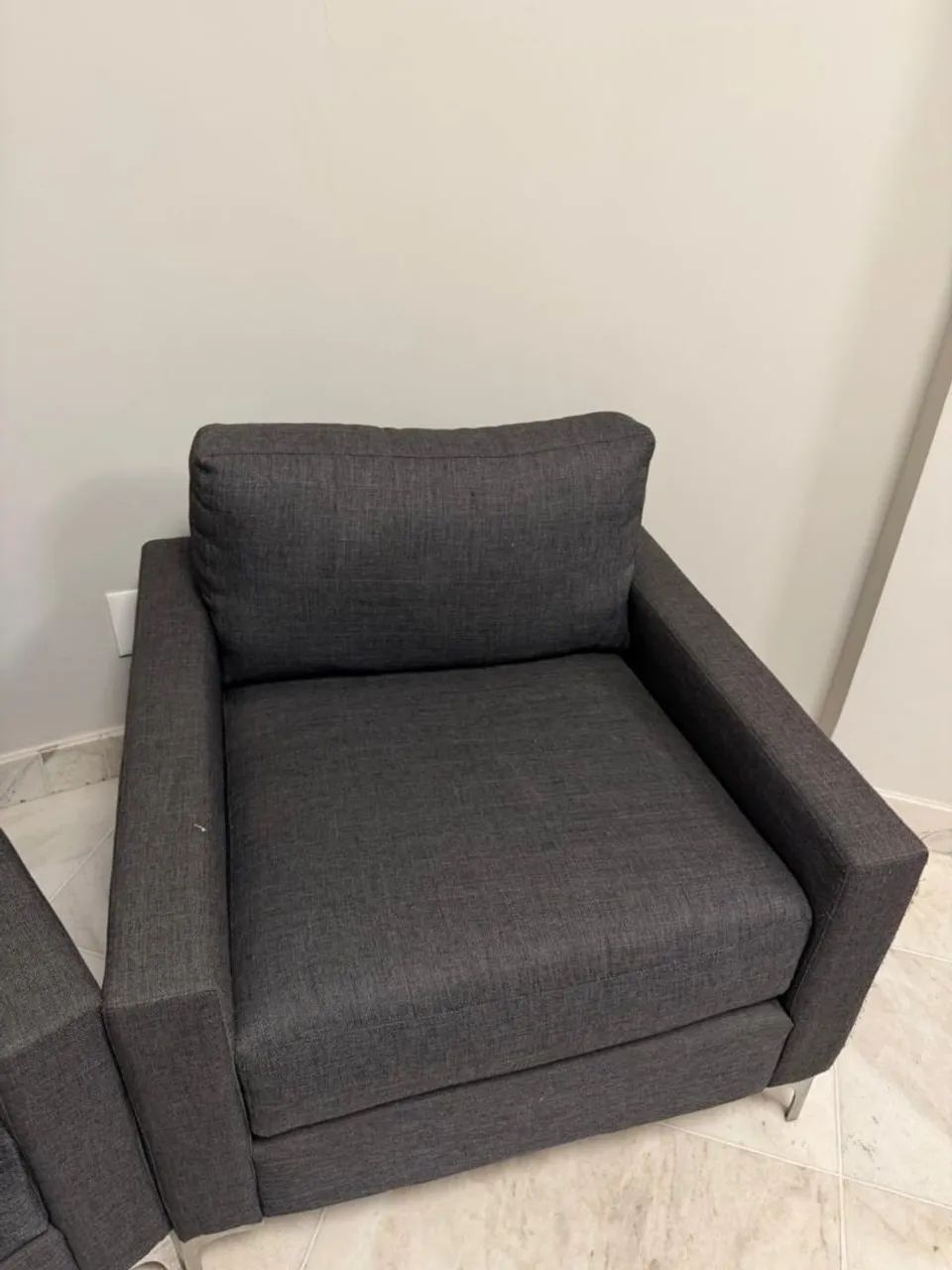 Duas Poltronas em tecido  - Foto 4