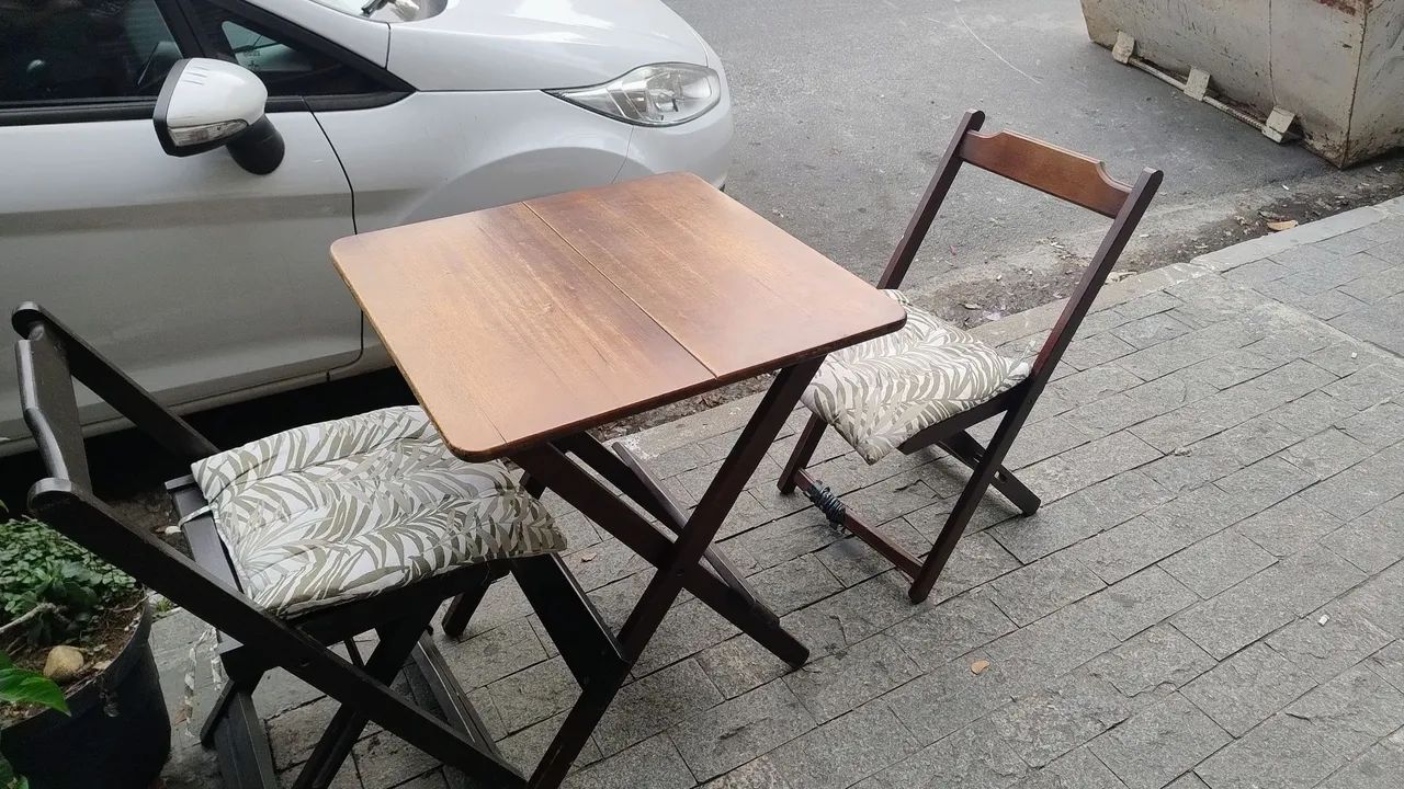 Mesa de madeira dobrável 