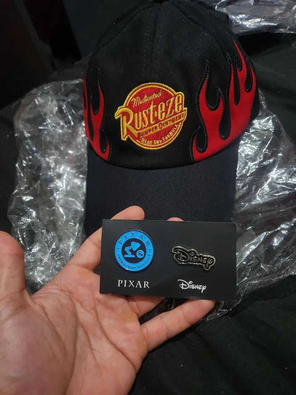 Boné Carros Disney com pins personalizados