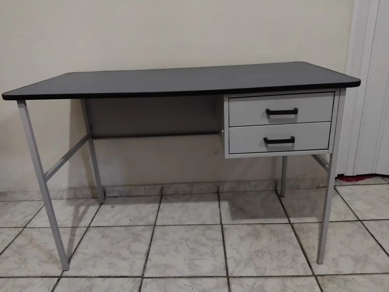 Mesa de escritório / estudos 488196157326632961
