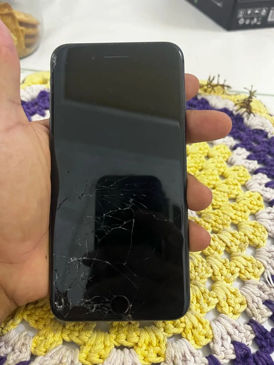 Vendo iPhone 8 Plus com tela trincada. - Foto 3