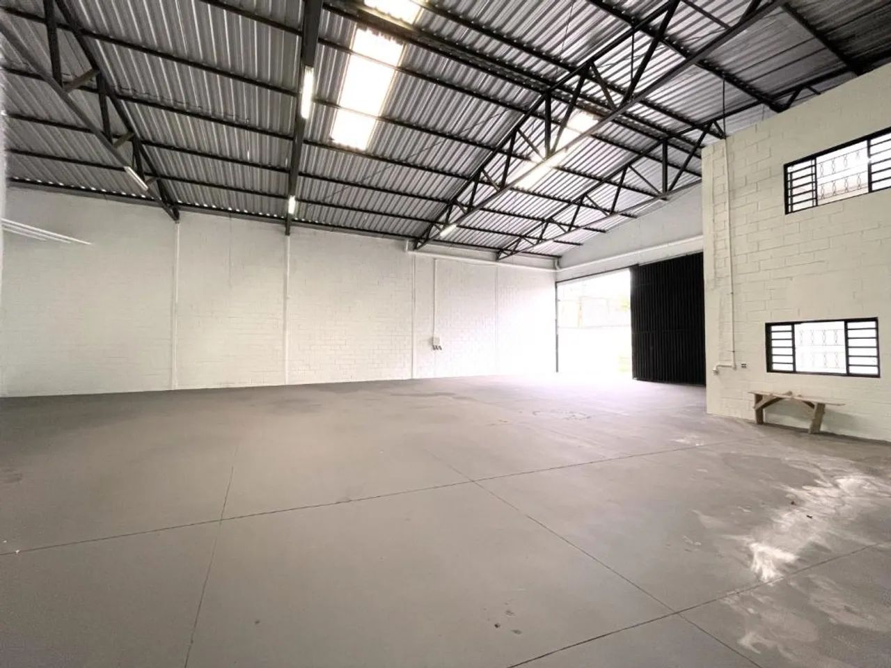 Aluga-se Prédio Comercial no Setor Parque Oeste Industrial com 330 m2 - Foto 4