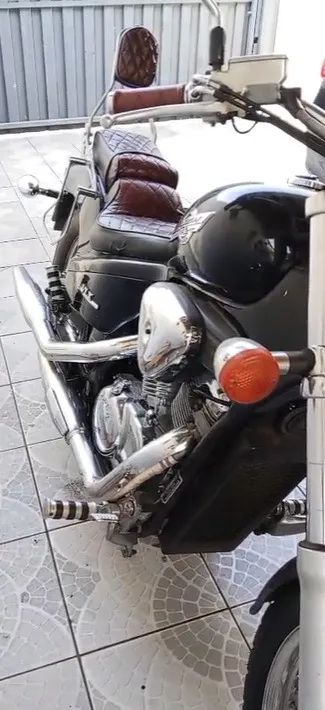 Honda Shadow 600cc com acessórios - Foto 2
