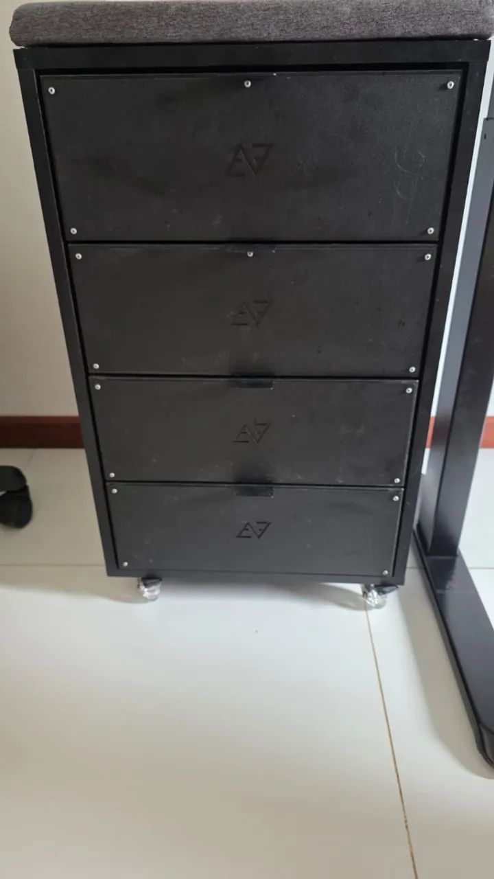 Mesa com ajuste de altura elétrico Elements Musa + Gaveteiro - Foto 4