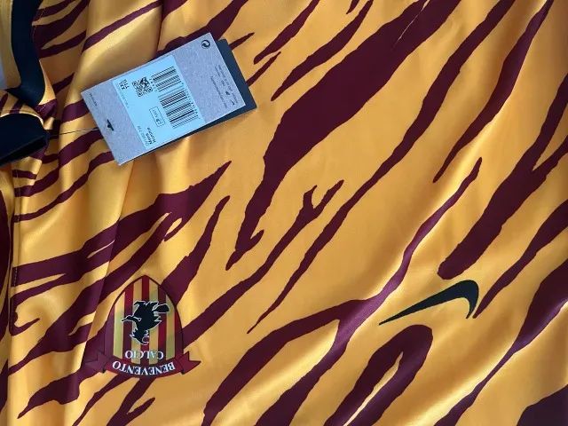 Camisa Benevento Calcio Original - Foto 2