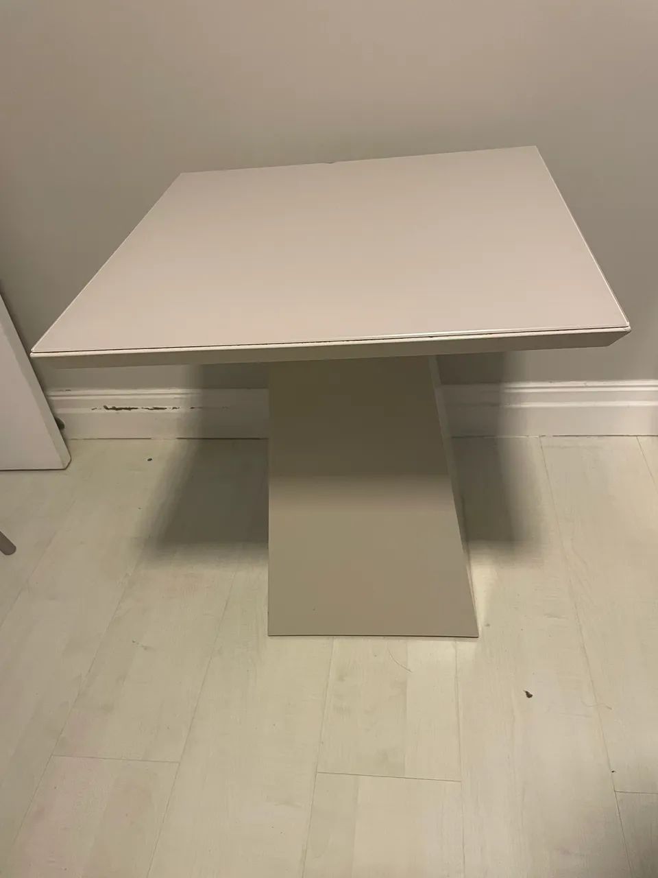 Mesa lateral em laca e tampo de vidro  - Foto 4