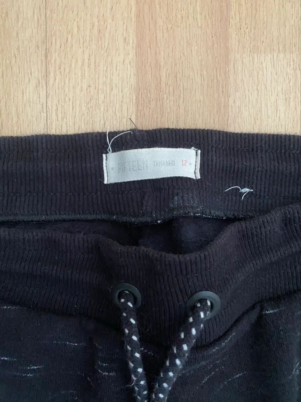 Calça moletom preto com detalhes branco  - Foto 2