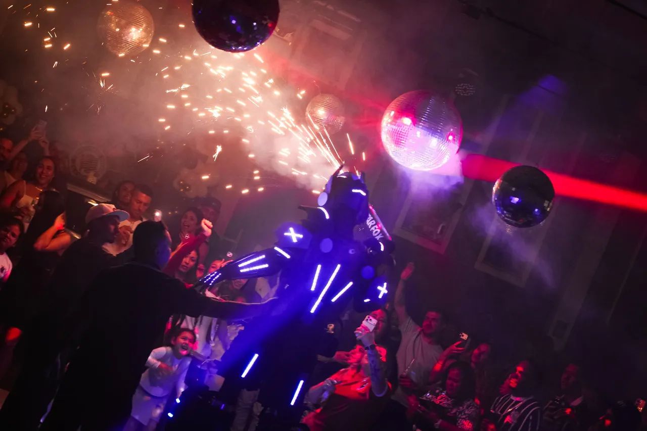 Robo de led para sua festa  - Foto 4