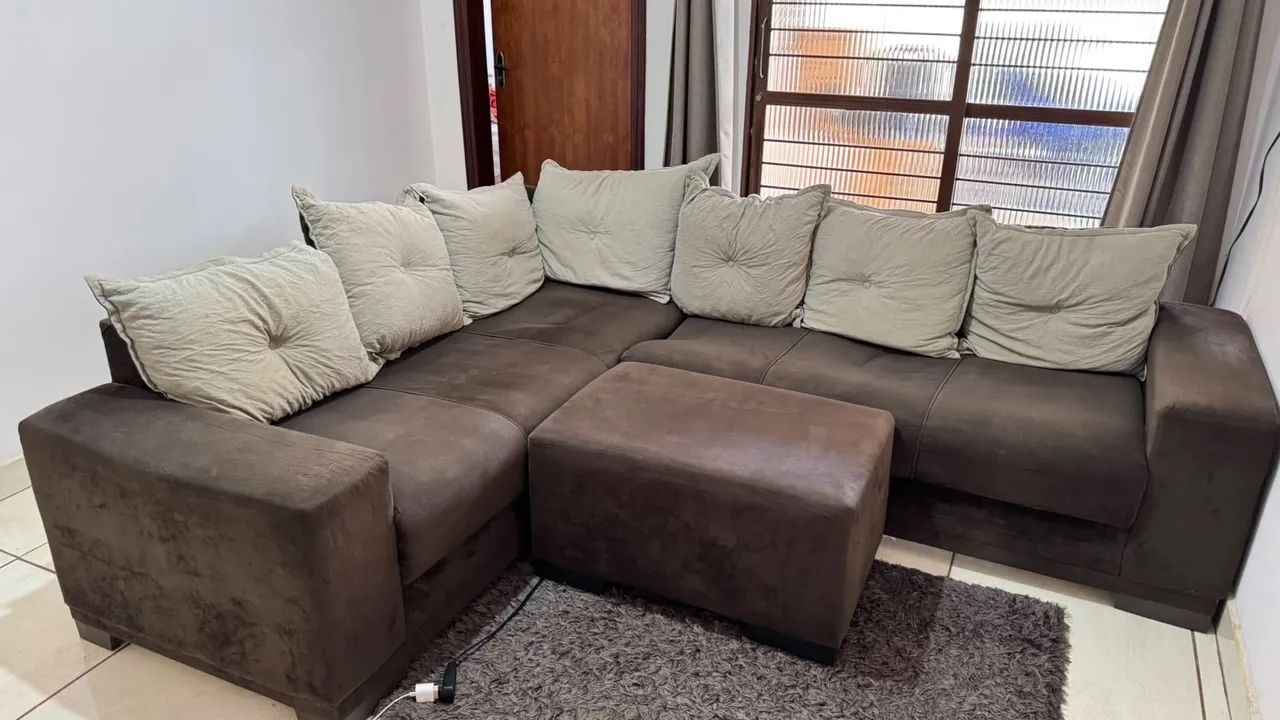 Sofá de canto grande + puff  - Foto 4