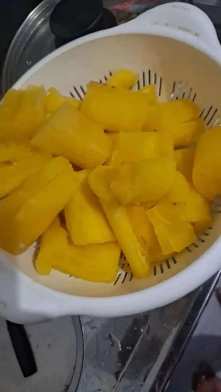 Macaxeira manteguinha descascada e limpa  - Foto 3