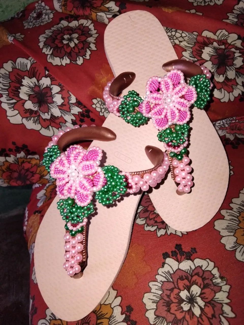 Sandália customizada com pérolas  - Foto 3