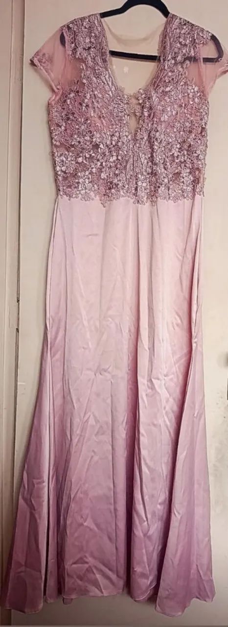 Vestido de Festa em Renda Plus Size.  - Foto 3