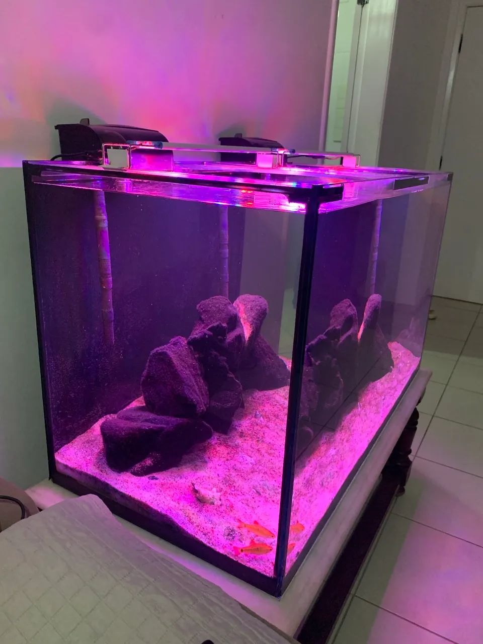 Aquário 300L completo com areia, rochas, luminárias e filtros - Foto 4
