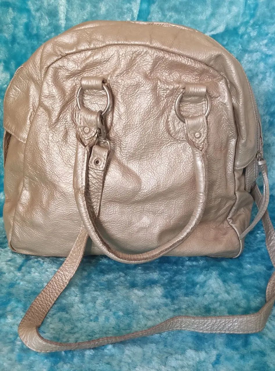 Bolsa Prateada em Couro Legítimo C&A - Foto 3