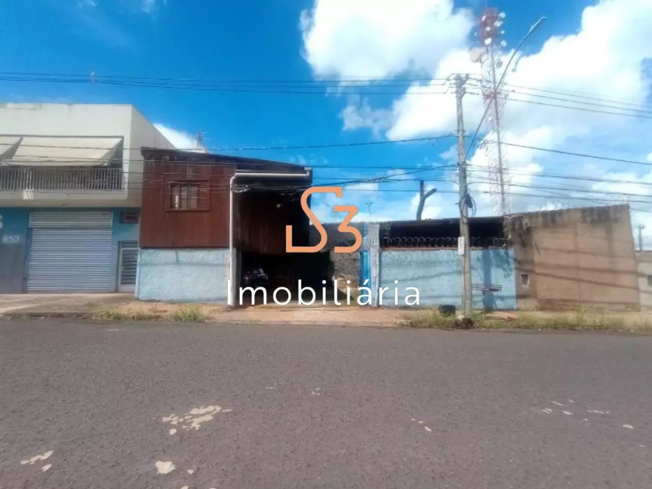 BARRACAO COMERCIAL em UBERLÂNDIA - MG, BRASIL