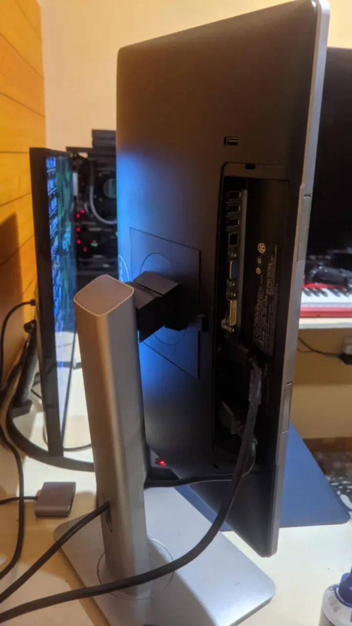 Monitor Dell 20 Polegadas IPS Ajuste de Altura, Inclinação e Rotação. - Foto 2