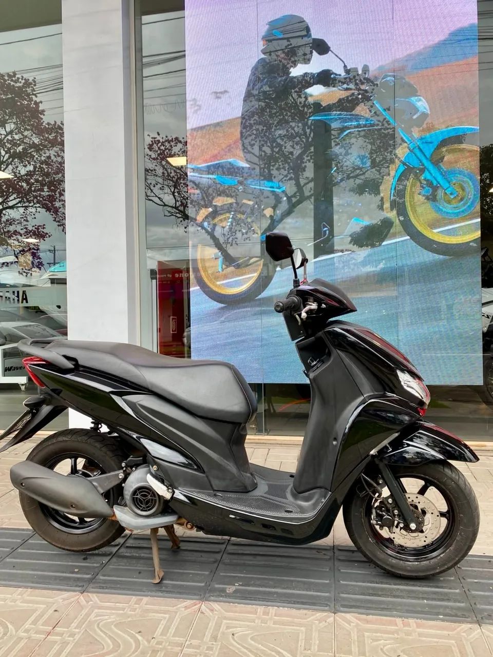 YAMAHA FLUO 125 2023 - Foto 2