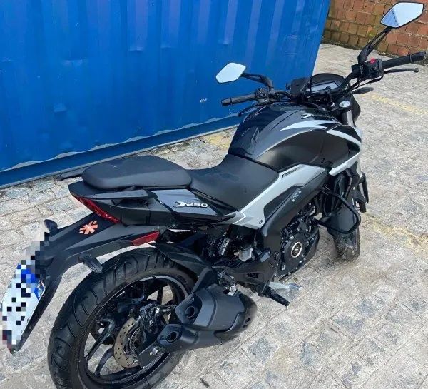 MOTO BAJAJ IMPECÁVEL 