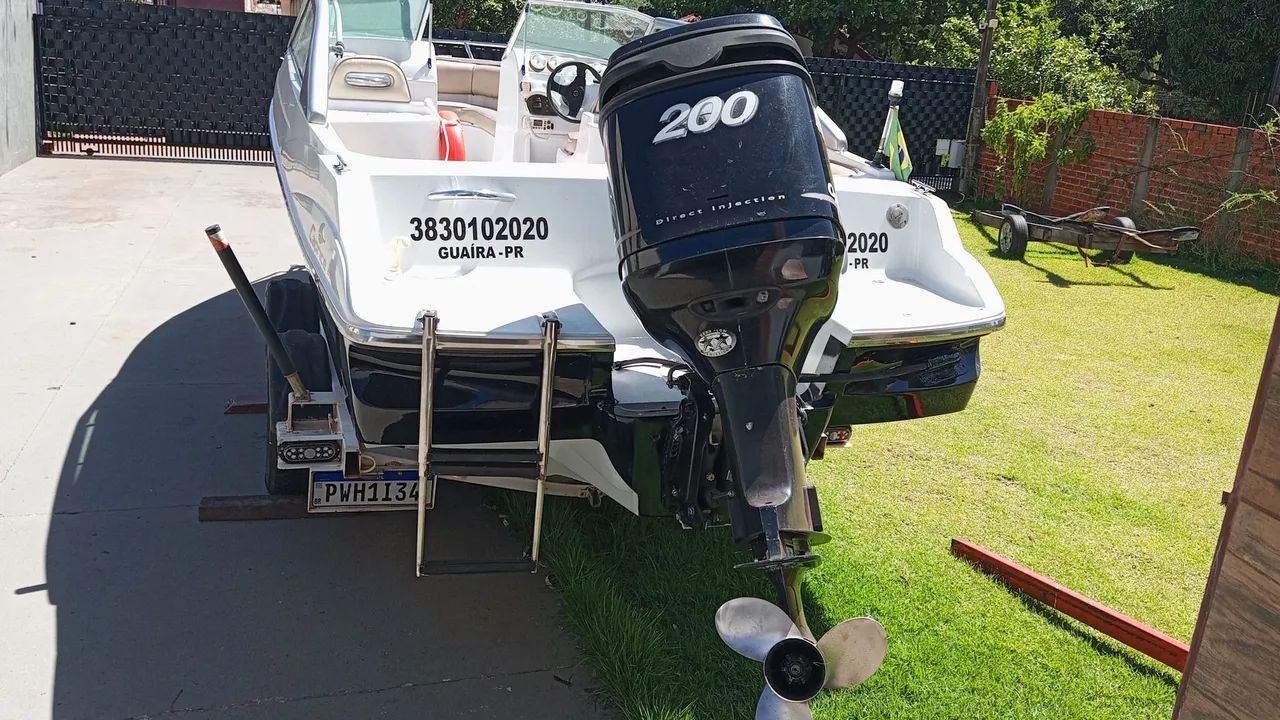 Caprice 21 pés motor 200 opitimax 