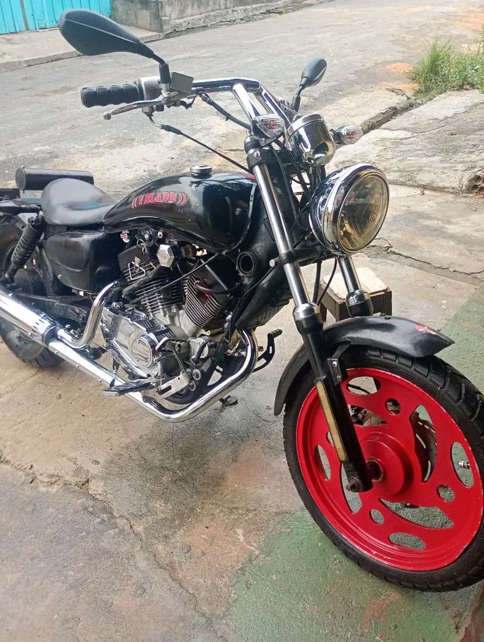 Moto custom Blade 250