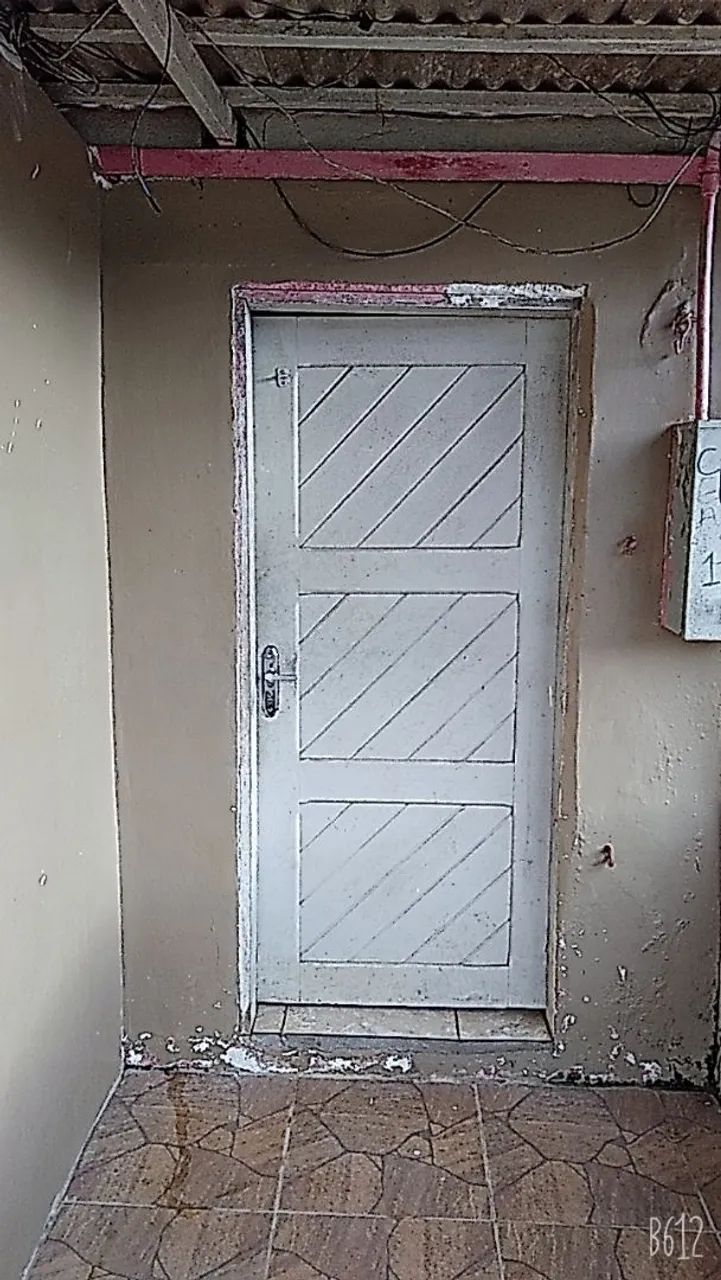 Vende-se uma casa no bairro boné azul