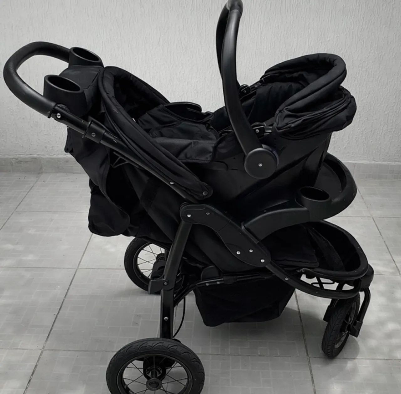 Carrinho de bebê + bebê conforto