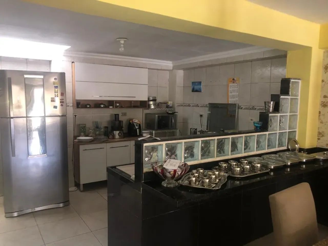 CASA COM PONTOS COMERCIAIS DE FRENTE AO CARREFOUR