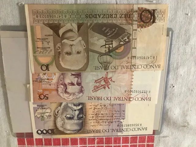 kit com cédulas usadas