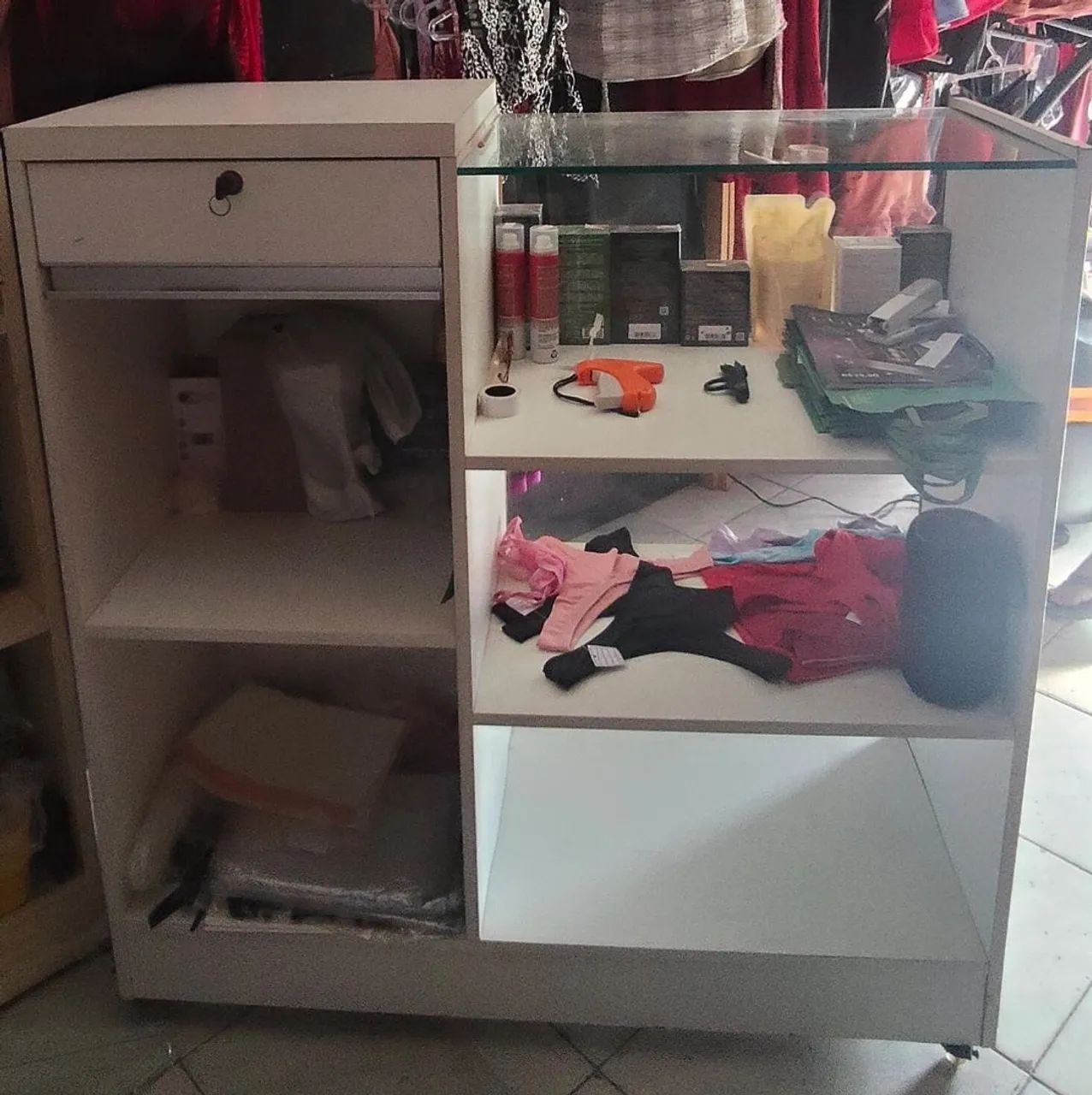 Balcão vitrine pra vender logo  - Foto 2