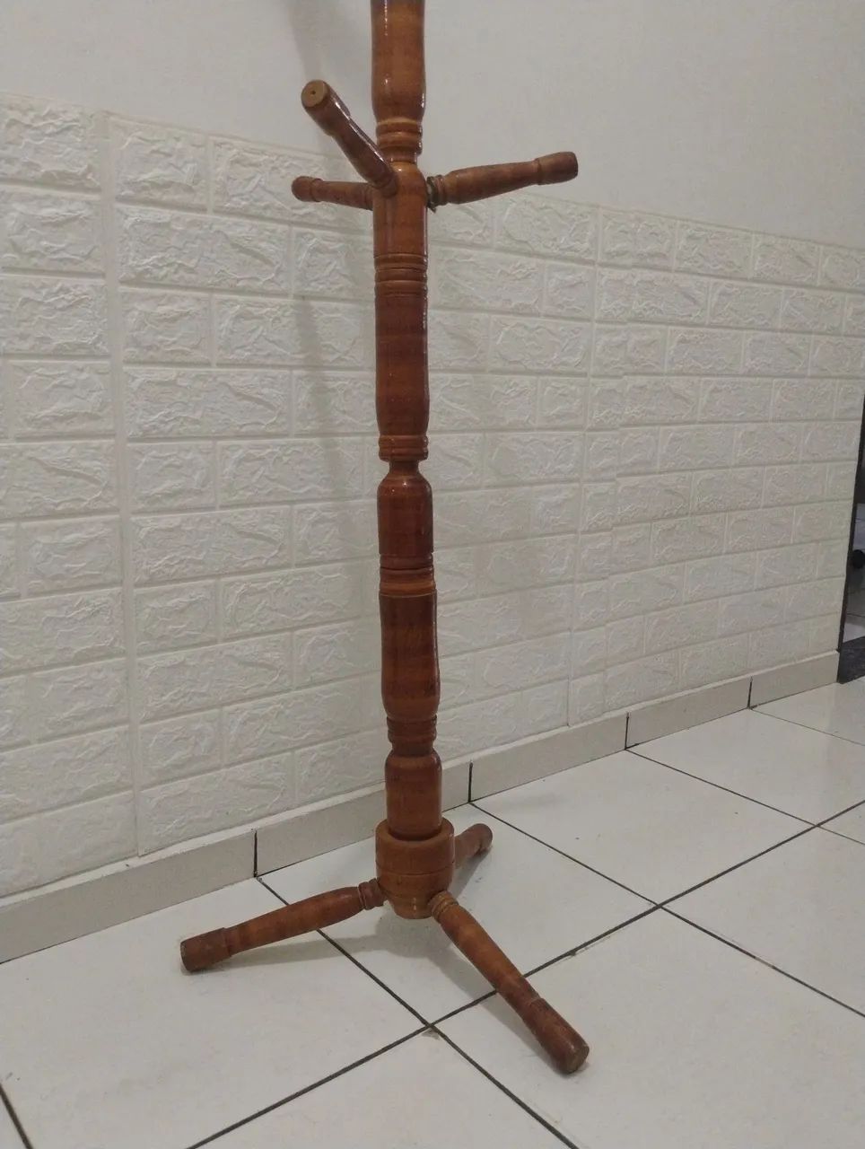 Cabideiro Mancebo de Chão em Madeira Torneada - Ótimo Estado - Foto 2