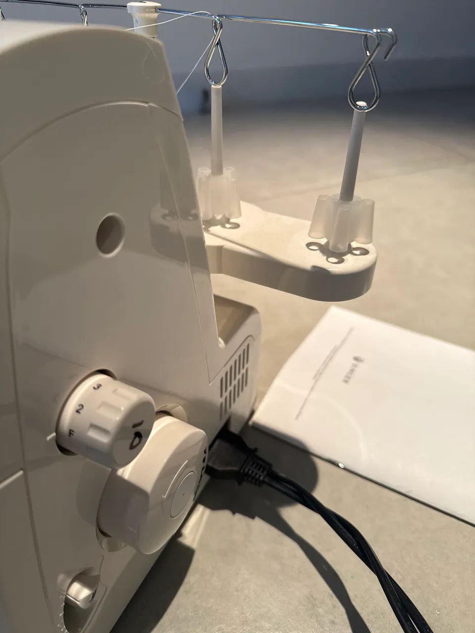 Maquina overlock singer - Foto 3