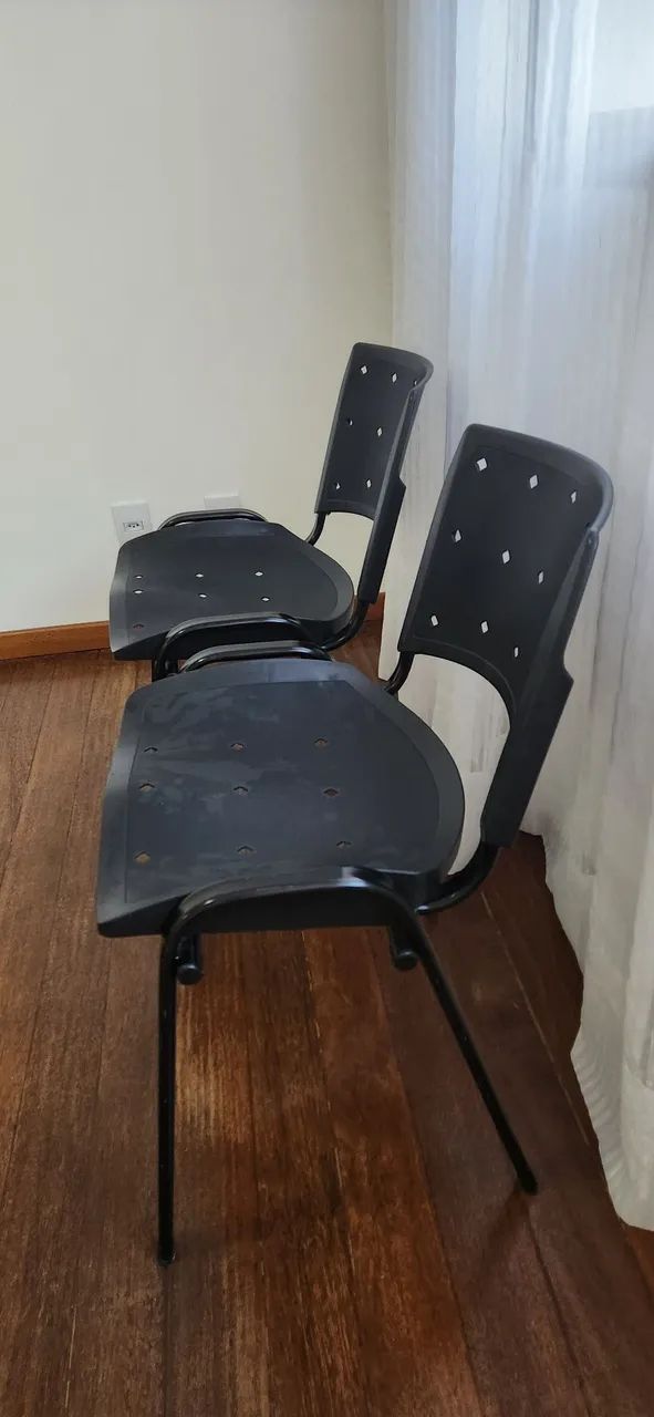 Duas cadeiras  resistente  por 190,00 - Foto 2