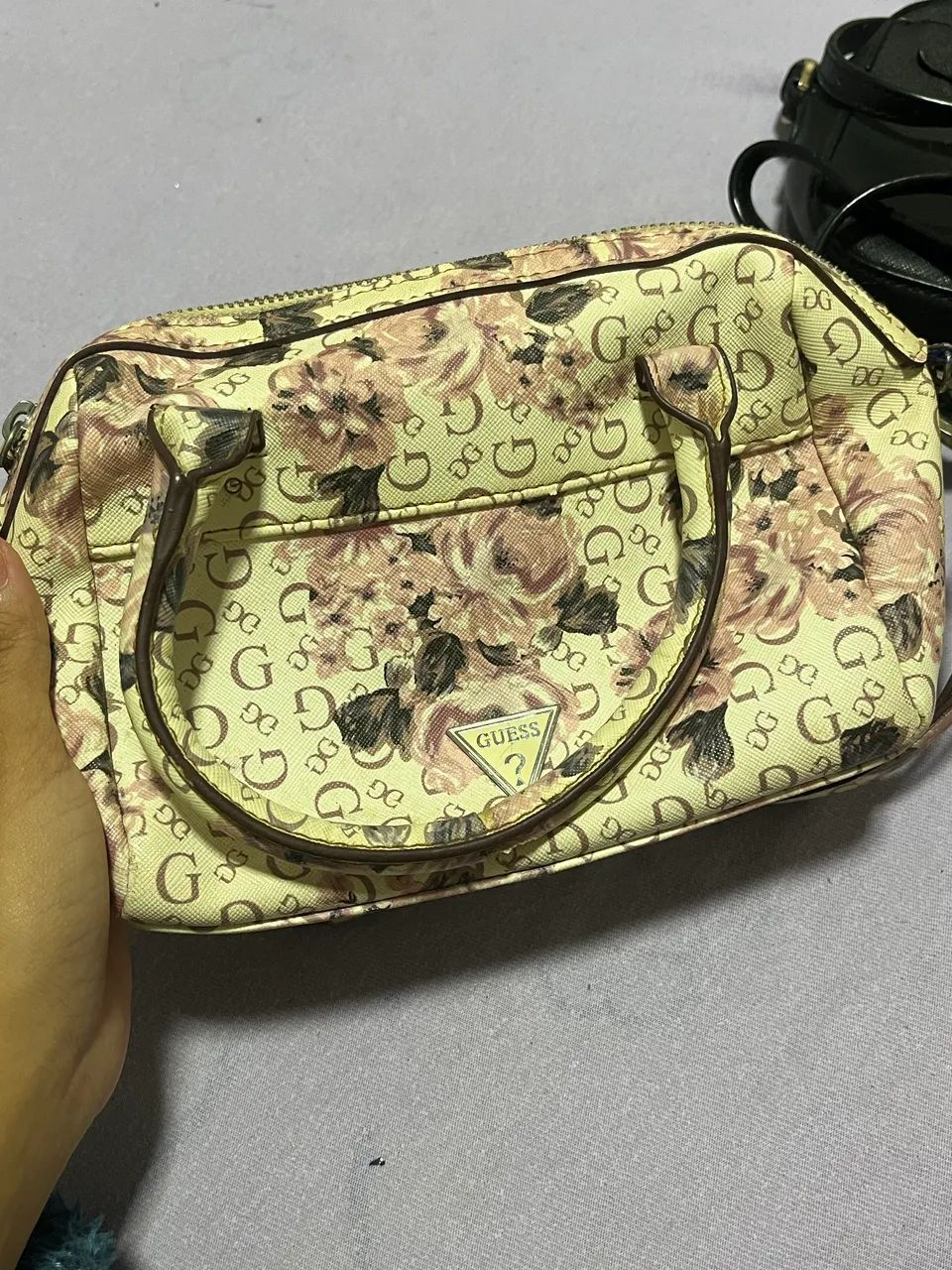 Bolsa Guess Transversal Cinza Floral Original
