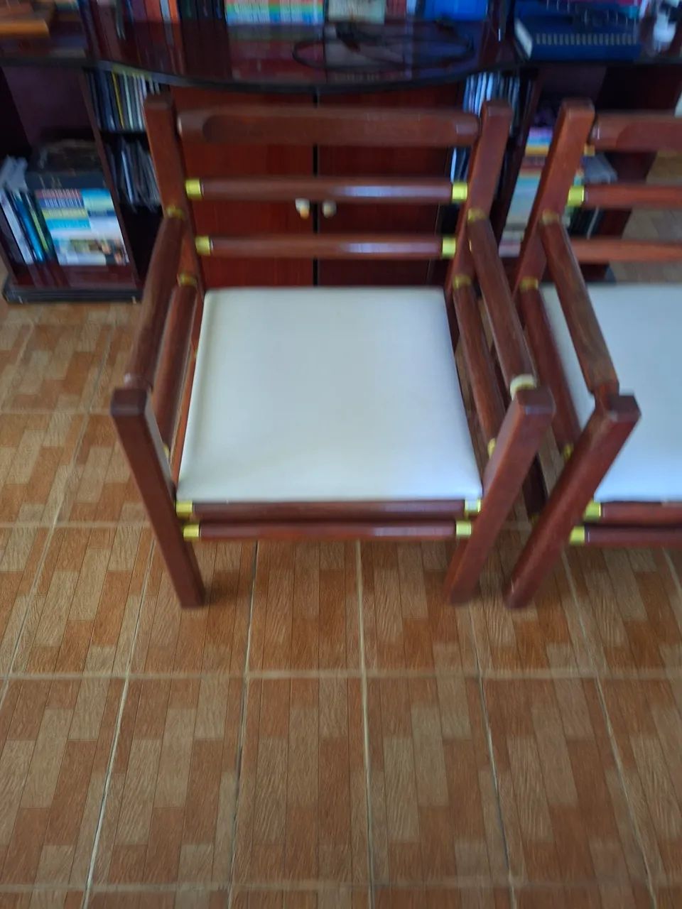 Cadeiras de mogno estilo namoradeira - Foto 3