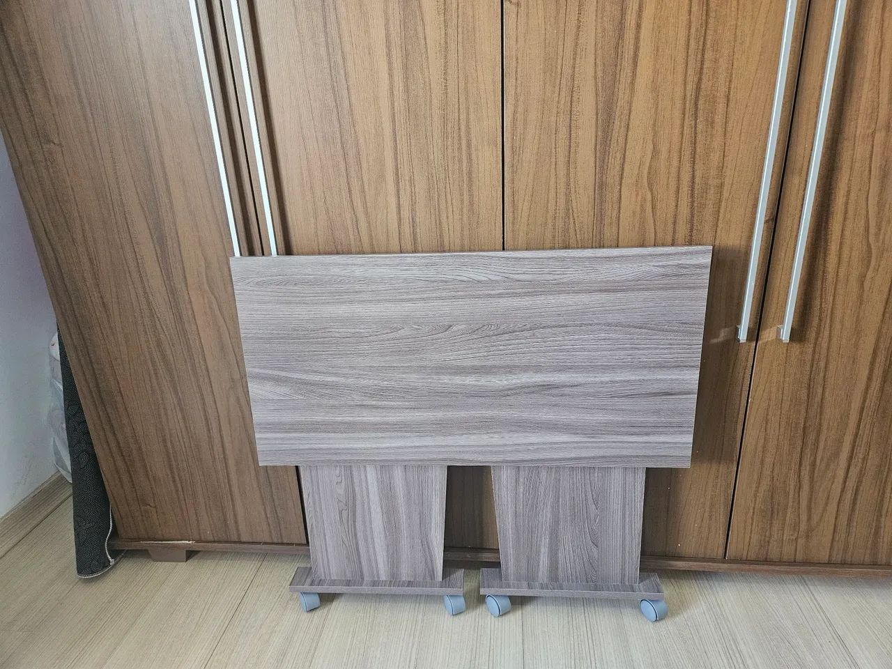Mesa desmontável amadeirada perfeito estado - Foto 4