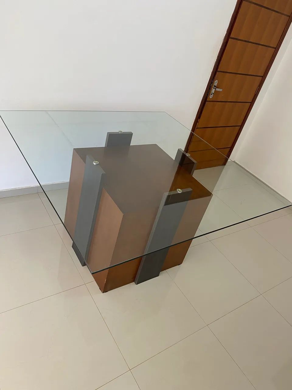 Mesa de vidro com 8 cadeiras - Foto 4