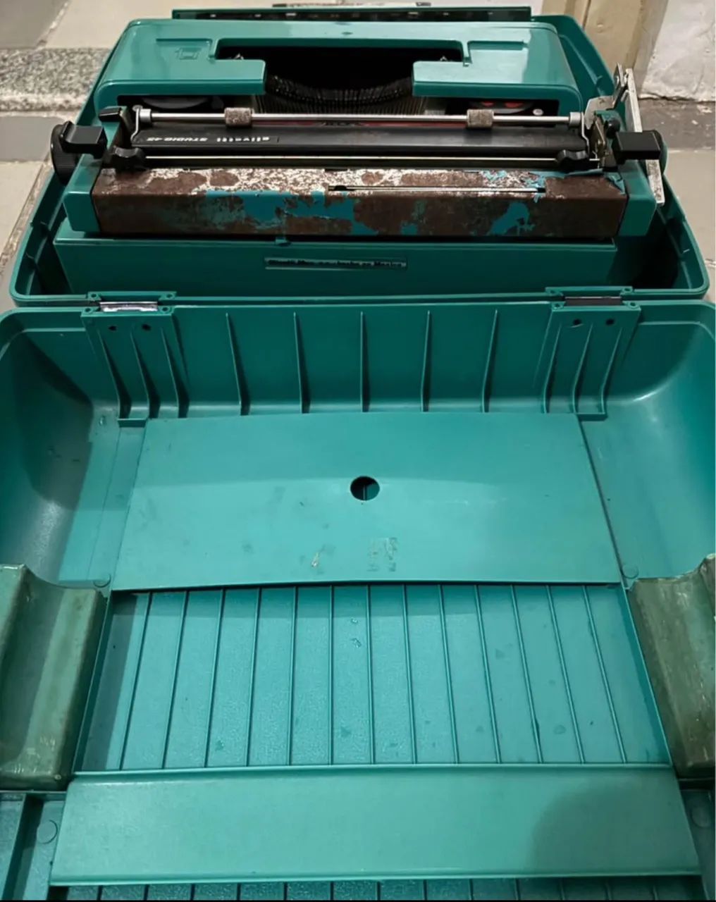 Antiga Máquina De Escrever Olivetti Studio 45, Verde - Foto 2