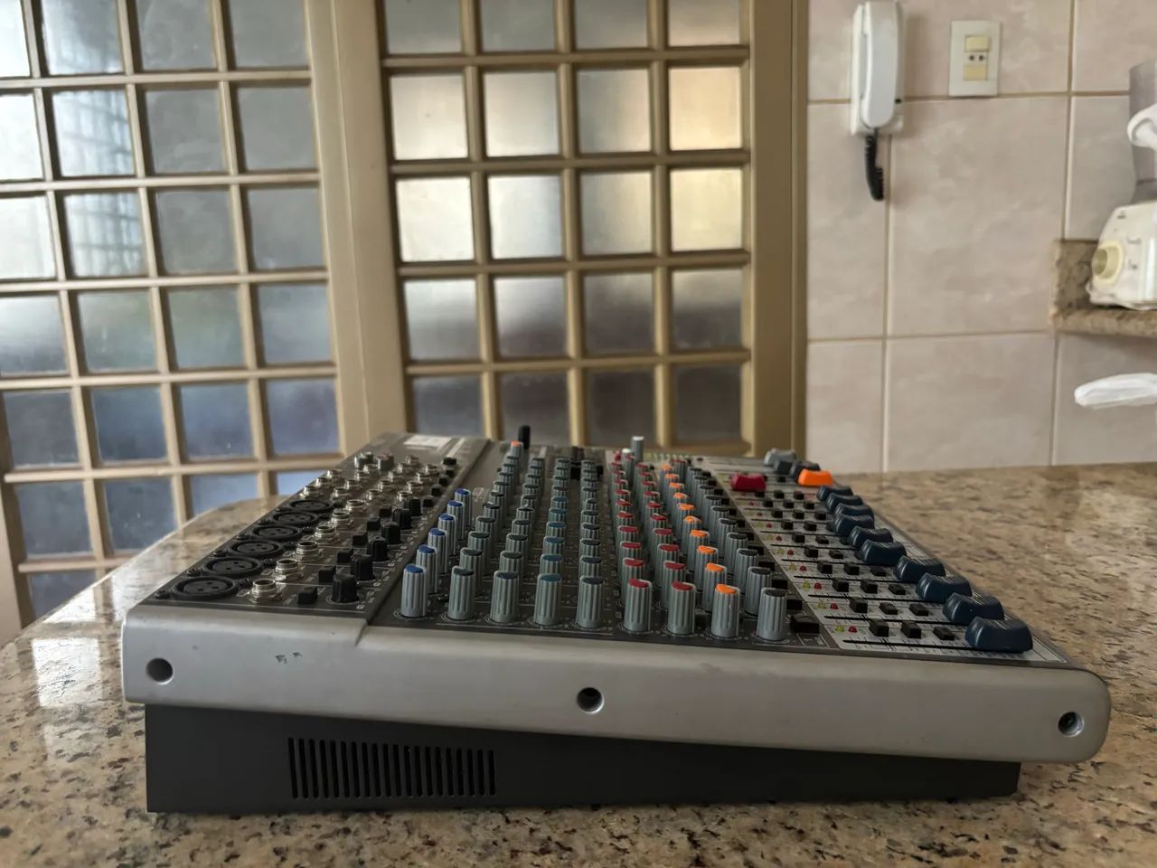Mesa de Som Behringer Xenyx X1832USB Revisada - USB  - Foto 3