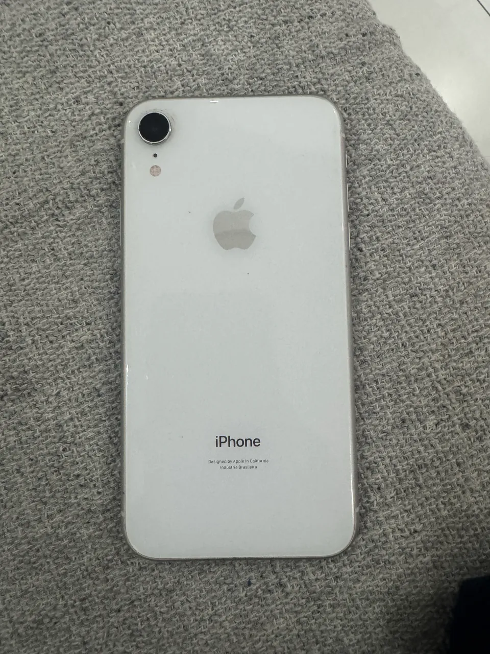 iPhone XR 64gb branco tela e bateria 100% impecável - Celulares e